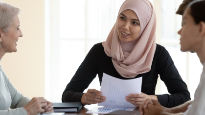 Arabic businesswoman leads team meeting in office
